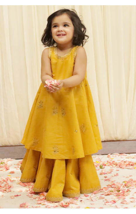 Mustard Outfit